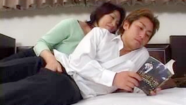 暴力摧花炮击，巨屌猛插释放狂野性欲风暴