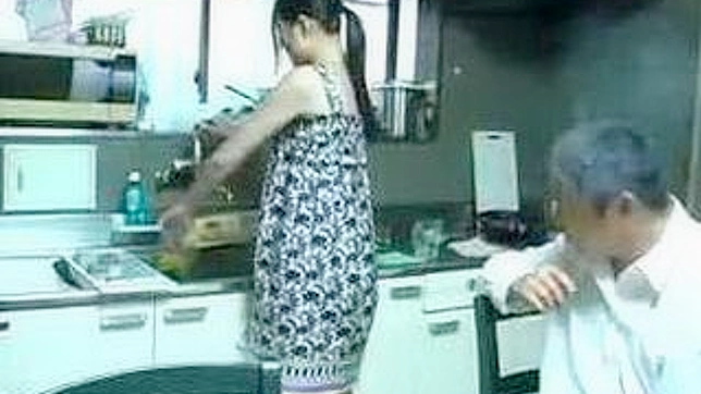 性感姐妹与幸运男共享爱巢生活