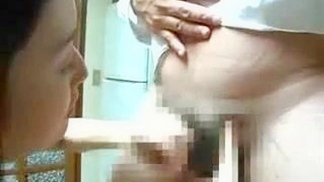 性感姐妹与幸运男共享爱巢生活