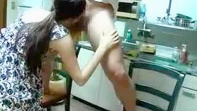 性感姐妹与幸运男共享爱巢生活