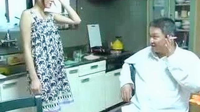 性感姐妹与幸运男共享爱巢生活