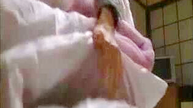 探索老板的秘密恋情，在这部JAV色情视频中。