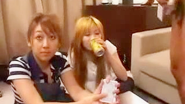 异样快感：亚洲少女的狂野冒险