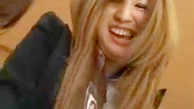 日本办公室性感游戏：裸臀无内裤的诱惑