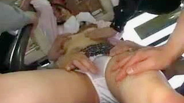 拥挤公车上的学生妹群交狂欢