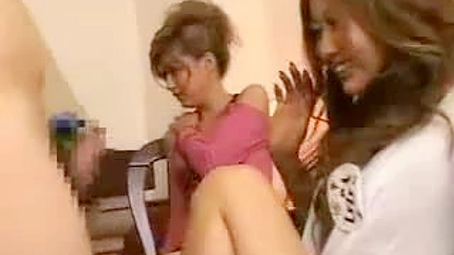 外向亚洲女孩探索激情性爱之旅