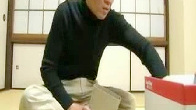 在会议室释放欲望—亚洲成人视频探秘