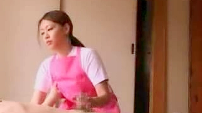 与亚洲护工的秘密手交天堂体验