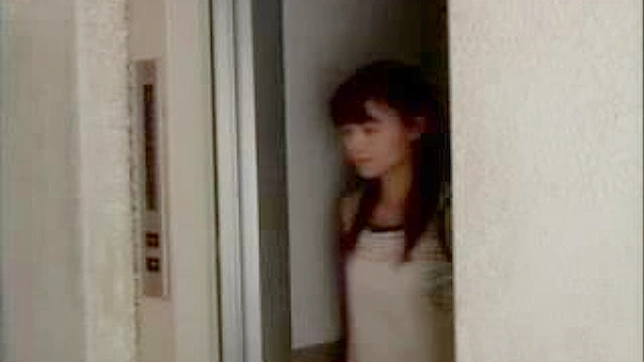 家庭主妇的秘密欲望被入侵者满足了