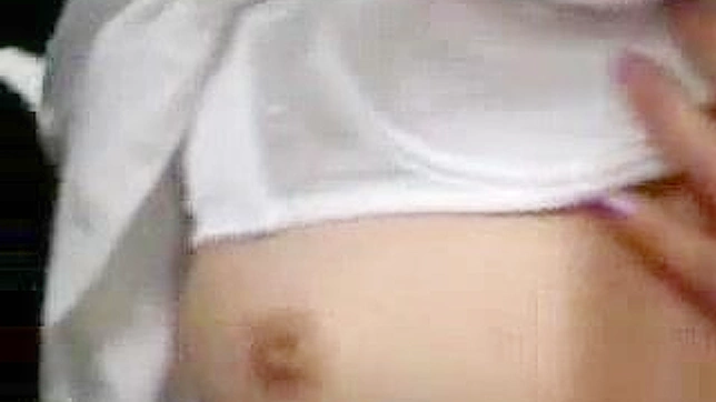 穿着制服的日本素人女生在格子裙下被狠狠做爱