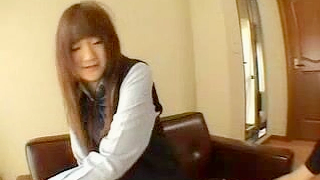 亚洲少女紧致蜜桃臀被狠狠 creampie 深入体验