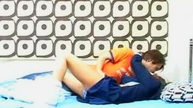 天真JAV女校生与朋友的狂野邂逅