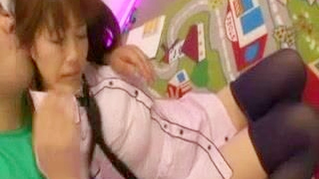 日本女学生穿紧身内裤被疯狂操翻