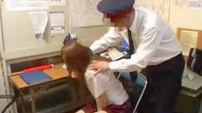 东方女学生与警察叔叔玩得超刺激