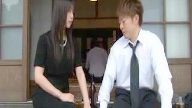 乱伦欲望释放：女儿在父亲葬礼上暴露秘密情欲