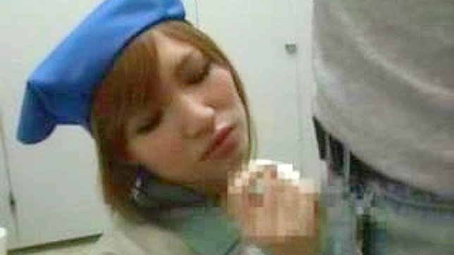 日本厕所清洁工执勤时意外享受火热性爱