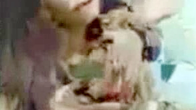 与热辣日本女孩的网络摄像头口交体验