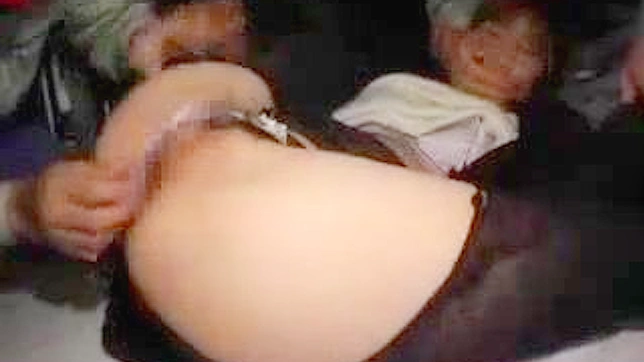 天真亚洲女孩的狂野性爱冒险之旅