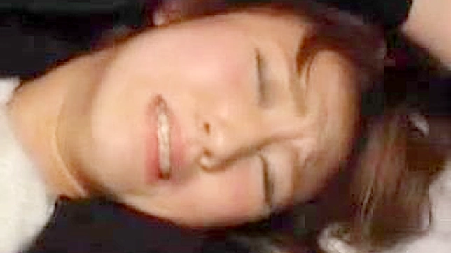 天真亚洲女孩的狂野性爱冒险之旅