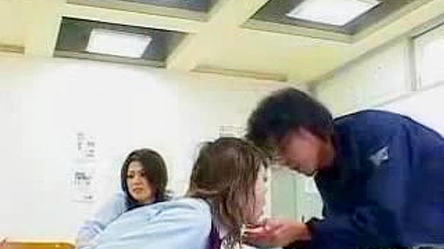 亚洲校服少女的秘密欲望被揭露