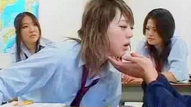 亚洲校服少女的秘密欲望被揭露