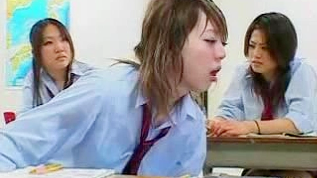 亚洲校服少女的秘密欲望被揭露