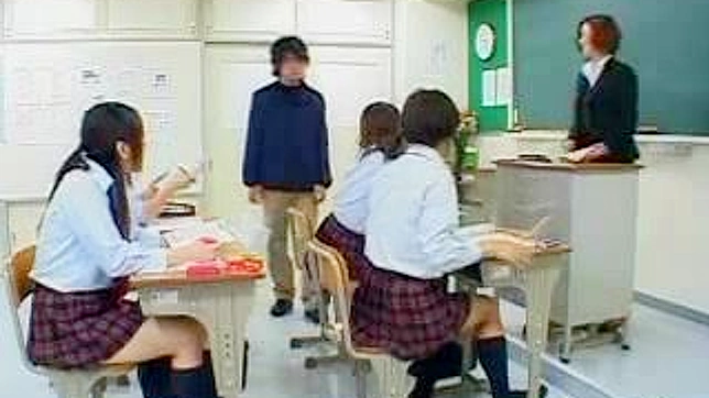 亚洲校服少女的秘密欲望被揭露