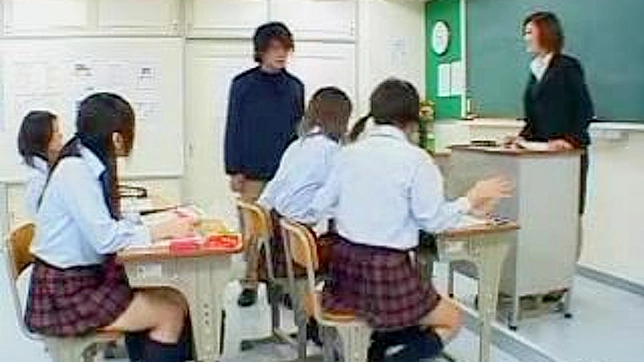 亚洲校服少女的秘密欲望被揭露