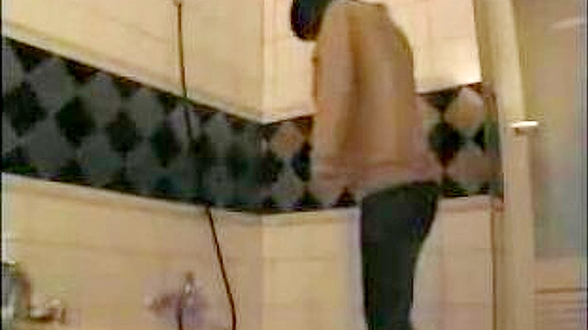 业余色情明星：年轻日本美女首次出镜体验