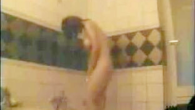 业余色情明星:年轻日本美女首次出镜体验