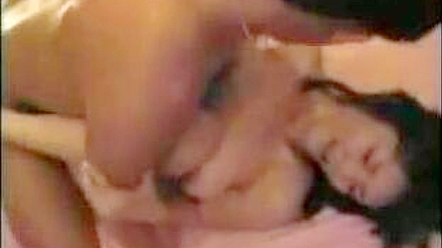 业余色情明星:年轻日本美女首次出镜体验