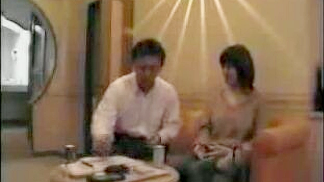 业余色情明星：年轻日本美女首次出镜体验