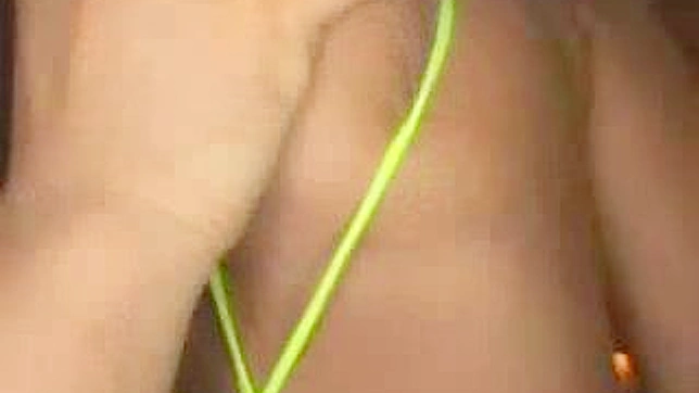 日本美女骑在上面疯狂嗨翻