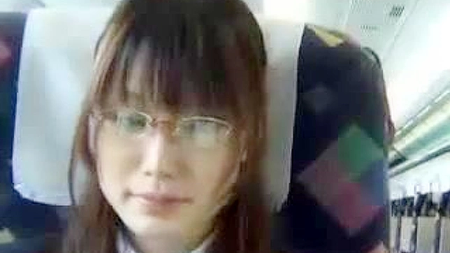 日本电车上，女学生遭变态骚扰变辣眼性事