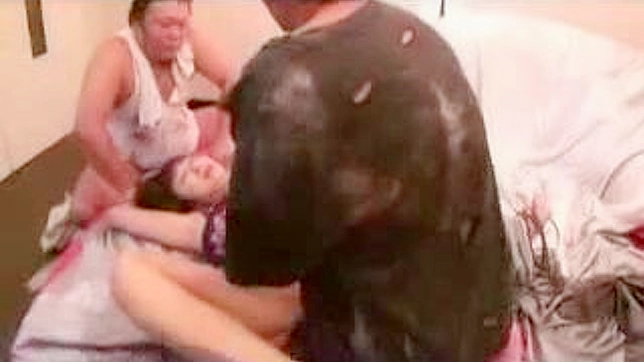 幻想狂野性爱：与两个疯子和JAV美女的狂欢夜