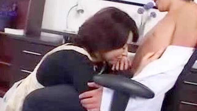 熟日本女仆辅助老板儿子做作业及其他服务