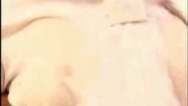 毫无准备的亚洲女孩与男人们疯狂变态游戏