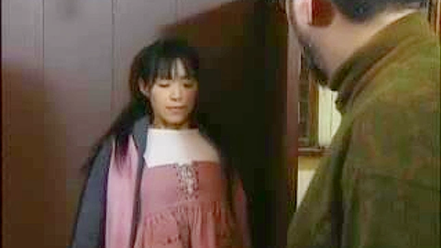 禁忌家庭关系：男人与继女的禁欲欲望