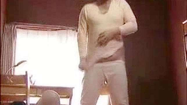 禁忌家庭关系 - 继父的禁欲诱惑