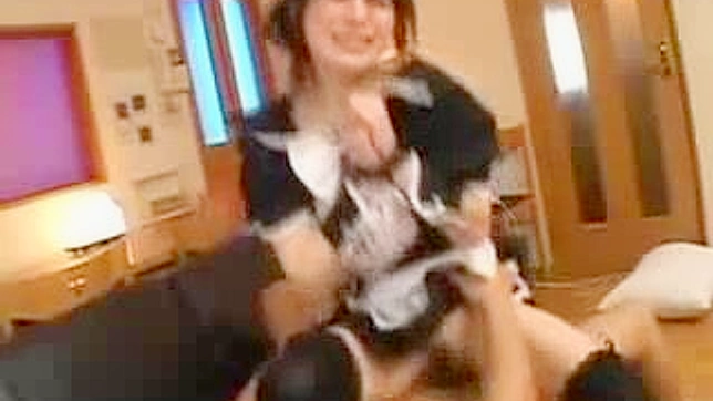 调皮日本女仆意外吸引老板注意