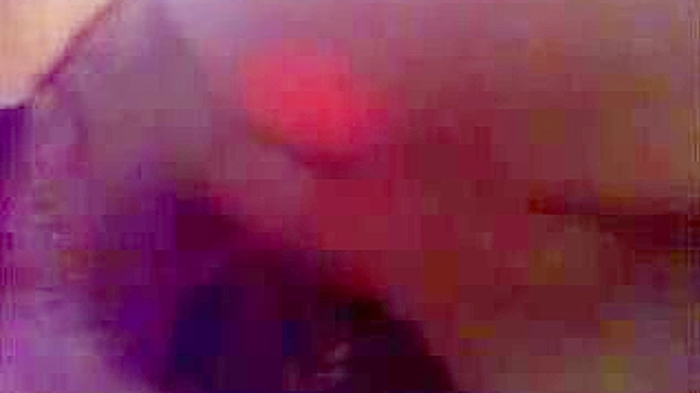 纹身婊子色情明星在自制业余性爱电影中
