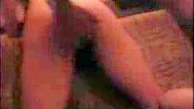 东京狂夜：醉得不省人事的亚洲女孩在VIP俱乐部被狠狠搞了。