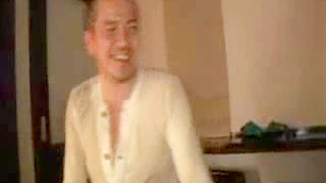 日式美女在激烈硬核动作中湿身狂野