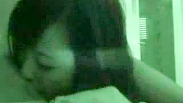 渴望的亚洲女孩湿热口交视频记录