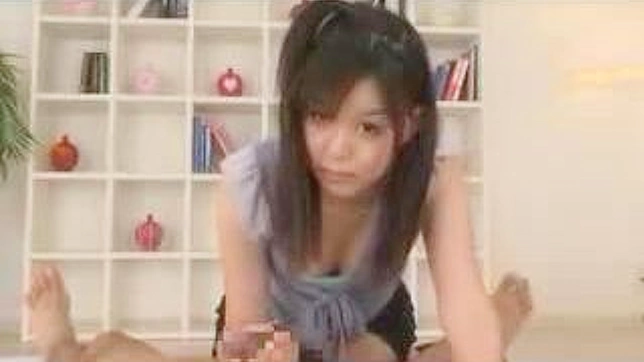 性感东方女郎在镜头前放肆搞怪