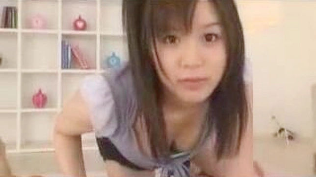 性感东方女郎在镜头前放肆搞怪