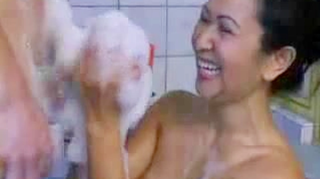 性感日本熟女香皂按摩诱惑