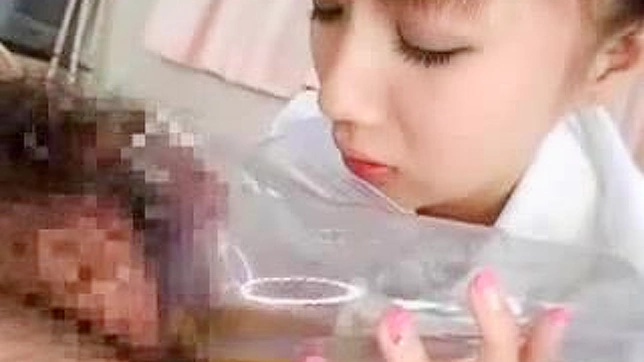 调皮护士在日本色情片中为瘫痪病人提供激情愉悦服务