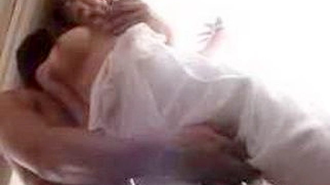 紧握温柔操性感东方女孩的阴部