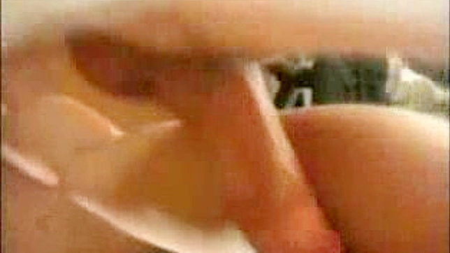 日本情侣私密时刻被镜头捕捉记录下来